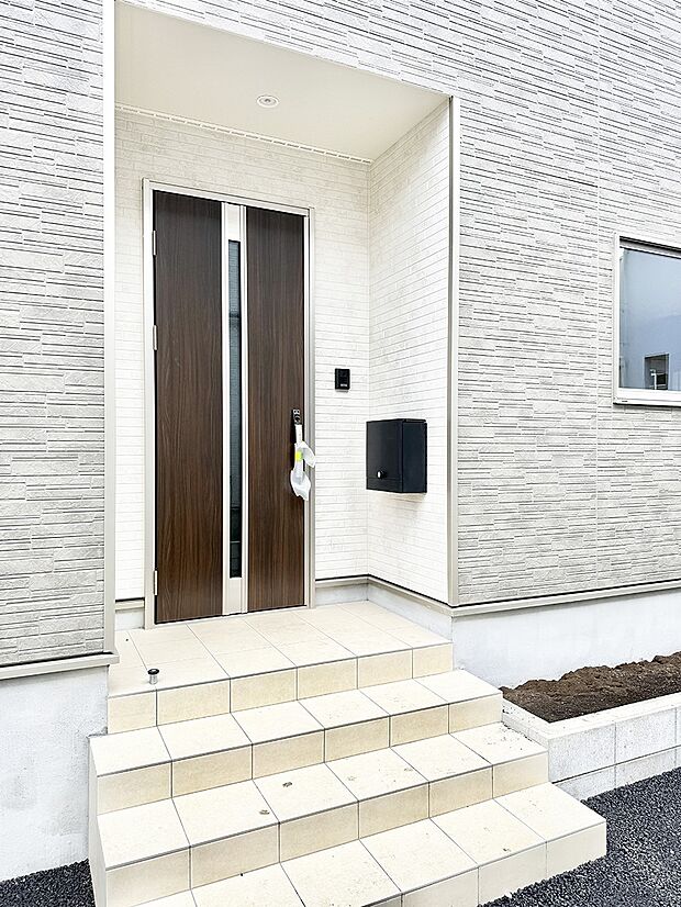 ■ 心地よい暮らしへとつながる、温かい玄関