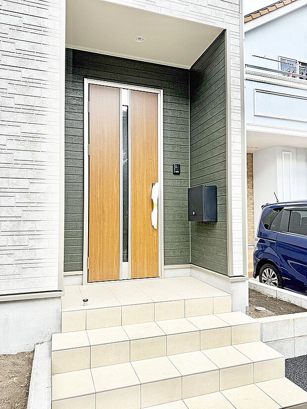 ■ シンプルで美しく、住まいの第一印象を彩る玄関です