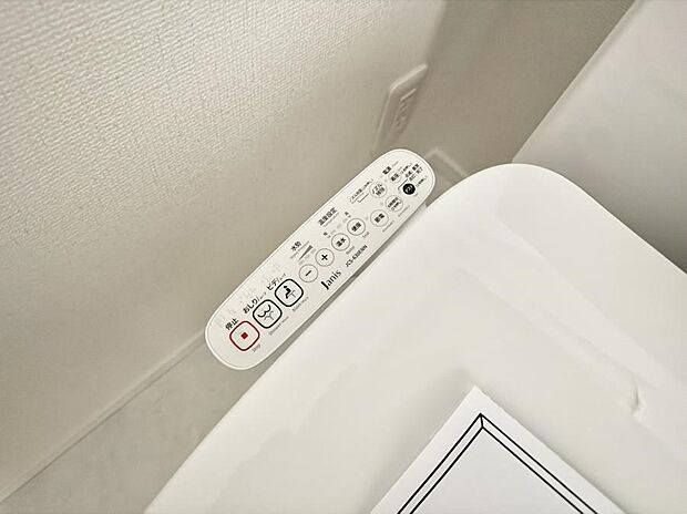 ■温水洗浄で快適、清潔感が保たれるシャワートイレ