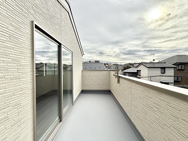 ■ 季節の移ろいを感じられる開放的な空間です