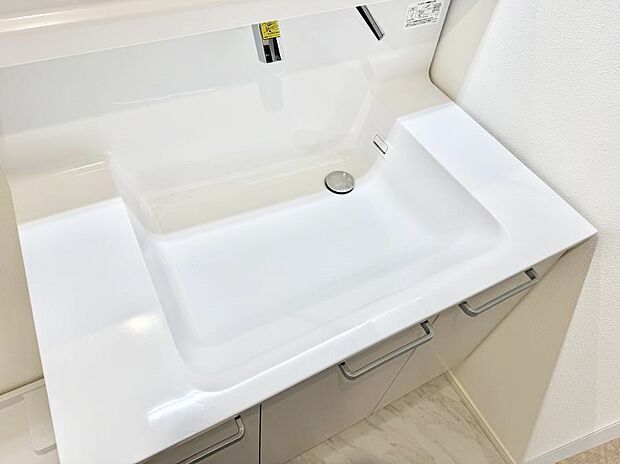 ■細かい部分まで洗いやすく便利なハンドシャワー付き