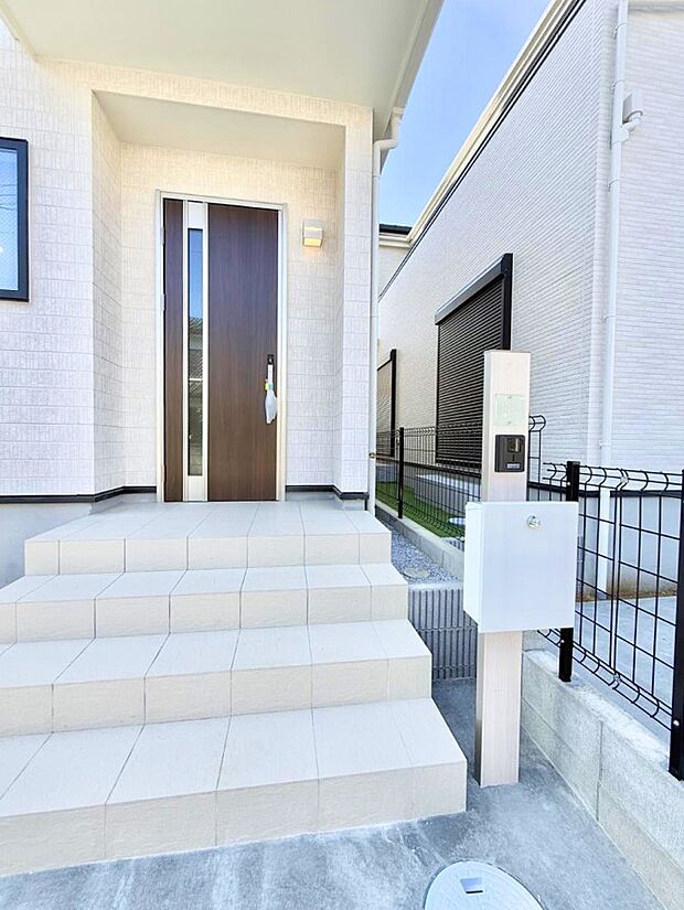 ■ 心地よい暮らしへとつながる、温かい玄関