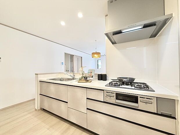 ■シンプルで美しく心地よい時間を生むキッチン空間