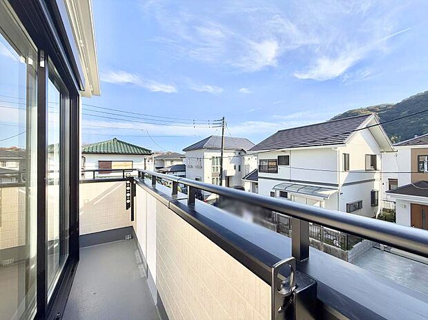 ■ 心地よい風と光を感じる、くつろぎのバルコニー