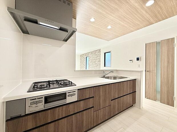 ■シンプルで機能的、毎日使いやすいキッチン