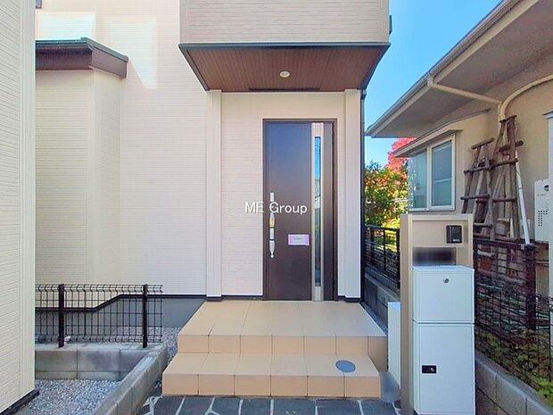 ■ シンプルで美しく、住まいの第一印象を彩る玄関です