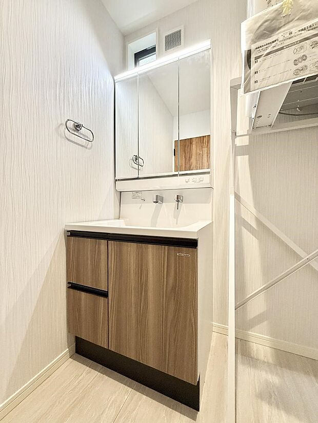 ■明るい洗面所は毎朝の歯磨きも楽しくできちゃいそうです♪