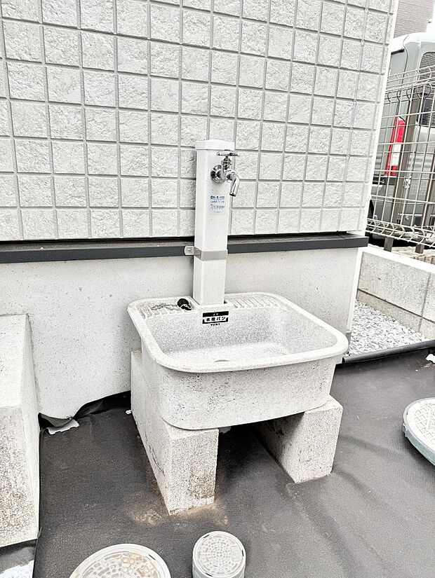 ■ガーデニングや洗車などの際に大活躍な屋外立水栓