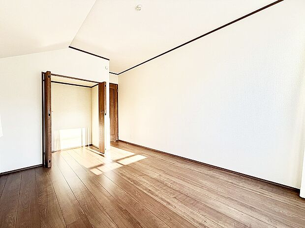 ■シンプルな空間で、収納付きベッドやデスクなど、多機能な家具を活用しやすいです