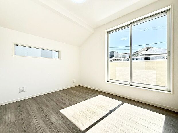 ■大きな窓は開放感があり、明るさ通風バッチリです