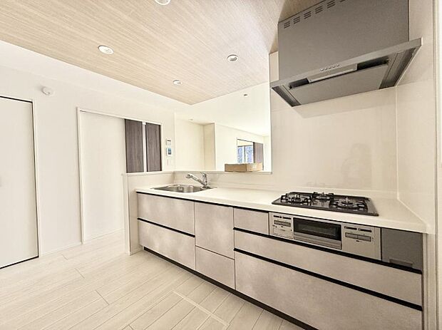 ■カウンターキッチンなのでお料理をしながらも家族との会話がはずみます