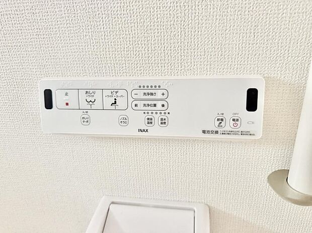 ■温水洗浄で快適、清潔感が保たれるシャワートイレ