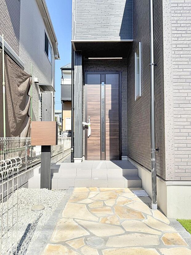 ■ 心地よい暮らしへとつながる、温かい玄関