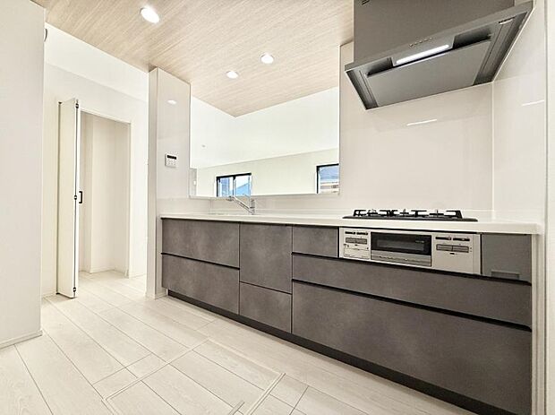 ■シンプルで機能的、毎日使いやすいキッチン