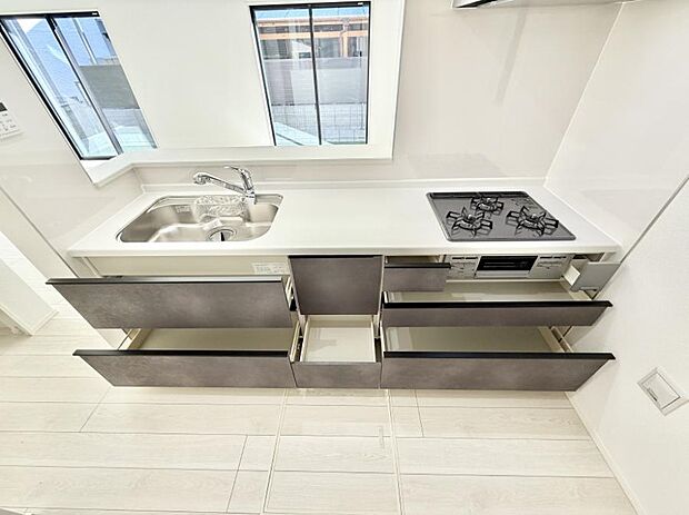 ■家族の絆を深める、温もりのあるキッチン