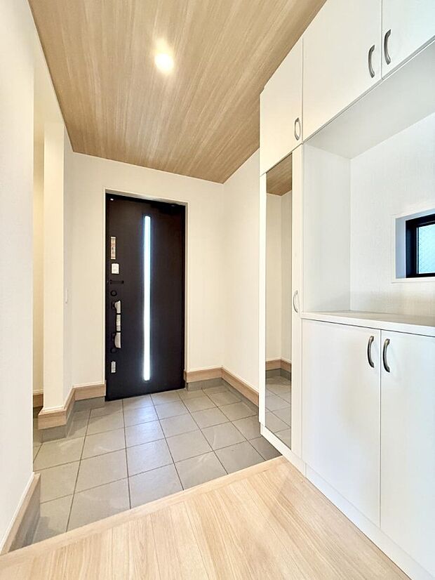 ■広々、綺麗な玄関でお客様をお出迎え！