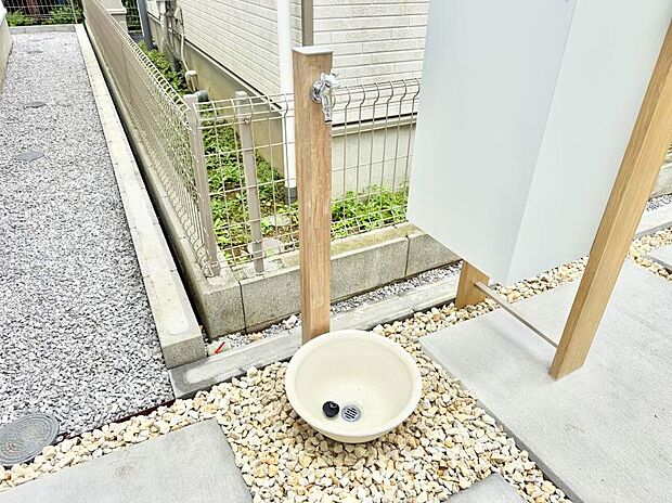 ■ガーデニングや洗車などの際に大活躍な屋外立水栓