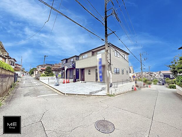 ■前面道路が広く開放感がある立地です