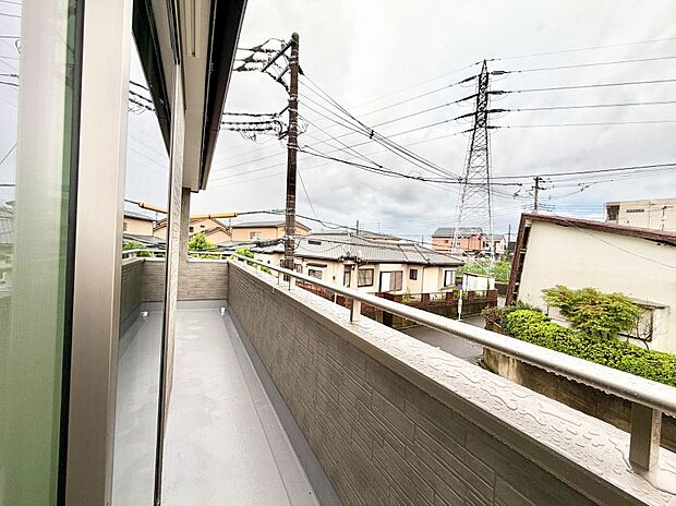 3号棟 ■ 季節の移ろいを感じられる開放的な空間です