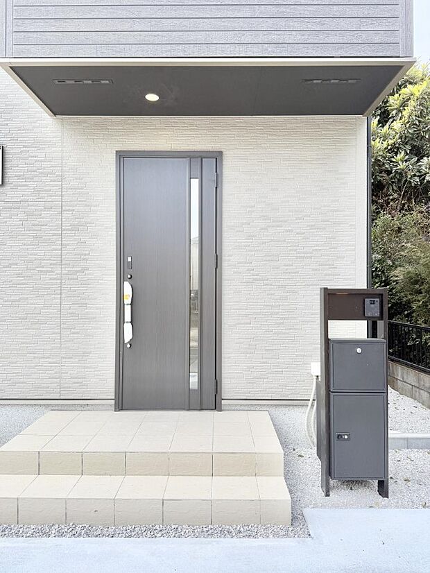 ■ シンプルで美しく、住まいの第一印象を彩る玄関です