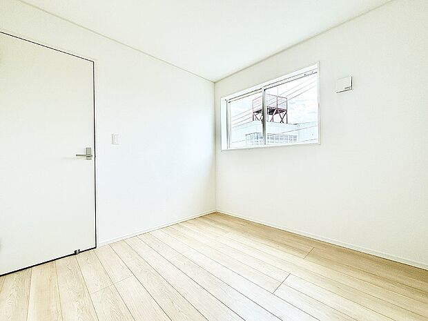 ■シンプルな空間で、収納付きベッドやデスクなど、多機能な家具を活用しやすいです