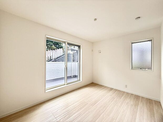 ■大きな窓は開放感があり、明るさ通風バッチリです