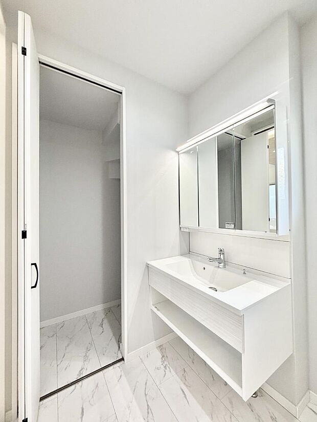 ■明るい洗面所は毎朝の歯磨きも楽しくできちゃいそうです♪