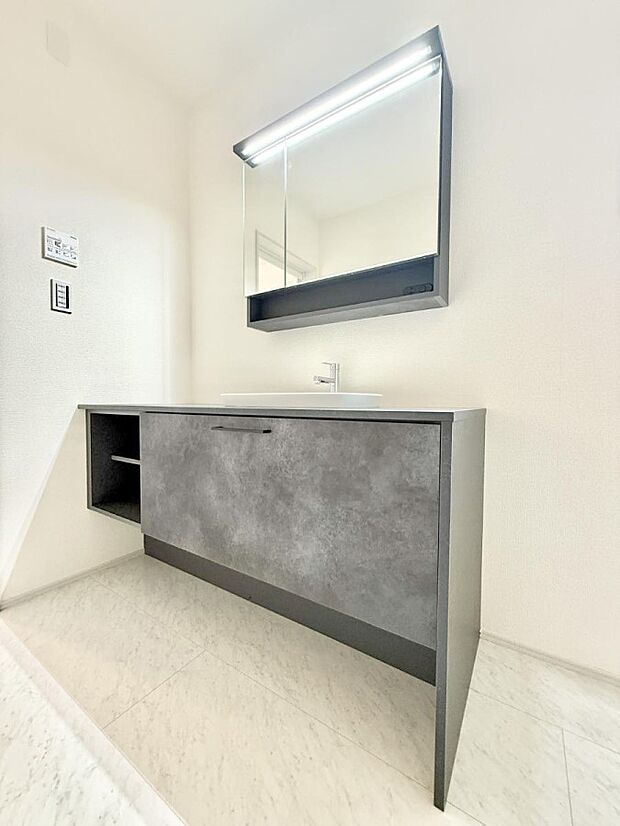 ■明るい洗面所は毎朝の歯磨きも楽しくできちゃいそうです♪