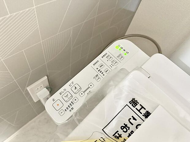 ■温水洗浄で快適、清潔感が保たれるシャワートイレ