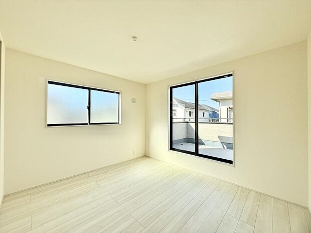 ■大きな窓は開放感があり、明るさ通風バッチリです