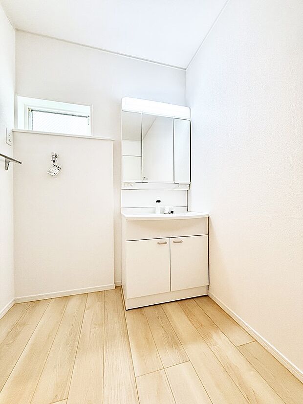 ■明るい洗面所は毎朝の歯磨きも楽しくできちゃいそうです♪