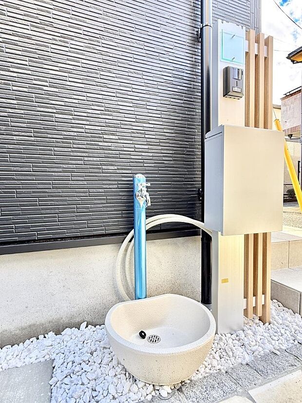 ■ガーデニングや洗車などの際に大活躍な屋外立水栓