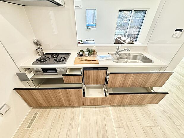 ■シンプルで機能的、毎日使いやすいキッチン