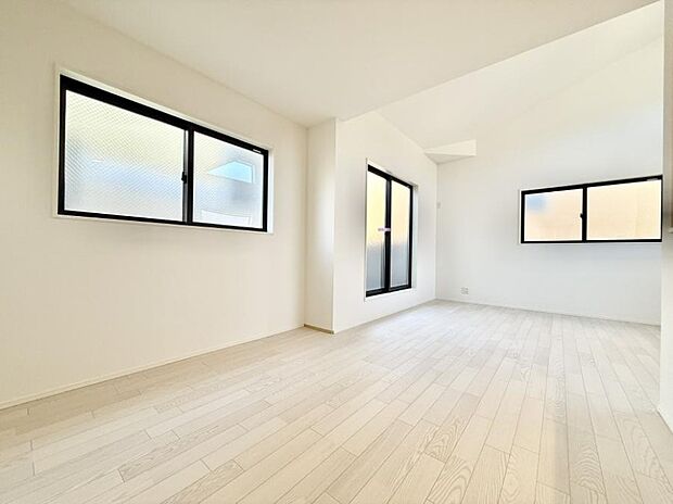 ■直接陽が室内に差し込み大変明るい室内です