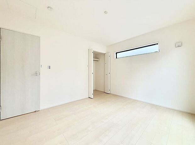 ■シンプルな空間で、収納付きベッドやデスクなど、多機能な家具を活用しやすいです