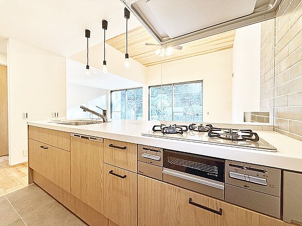 ■シンプルで機能的、毎日使いやすいキッチン