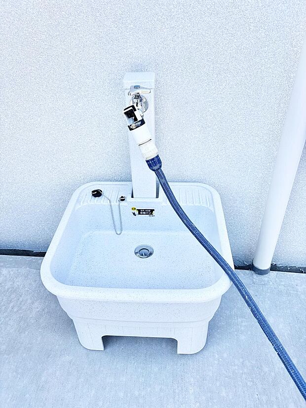 ■外水栓付きで庭作業や洗車に便利です