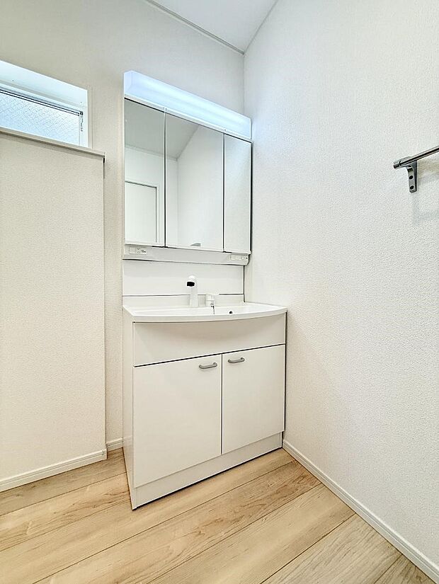 ■明るい洗面所は毎朝の歯磨きも楽しくできちゃいそうです♪