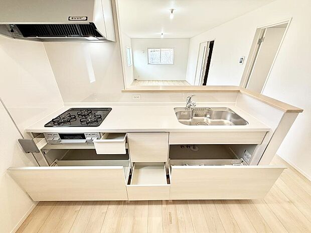 ■シンプルで機能的、毎日使いやすいキッチン