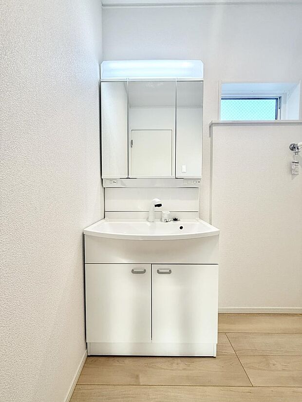 ■明るい洗面所は毎朝の歯磨きも楽しくできちゃいそうです♪