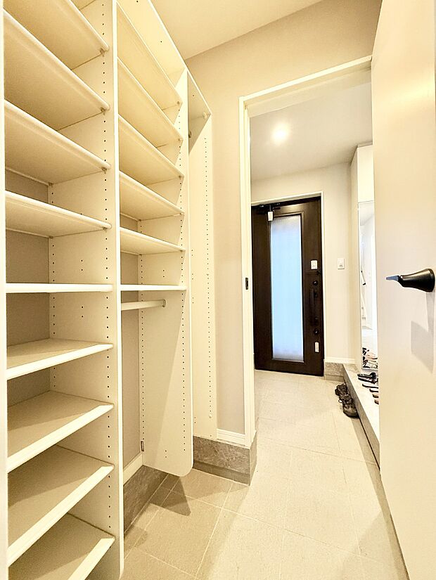 ■ 毎日を気持ちよく迎える、明るく温もりのある玄関