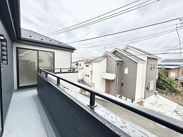1号棟 ■ 季節の移ろいを感じられる開放的な空間です