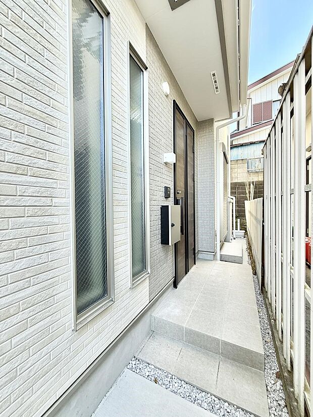 ■ 家族とゲストをやさしく迎える、心温まる玄関