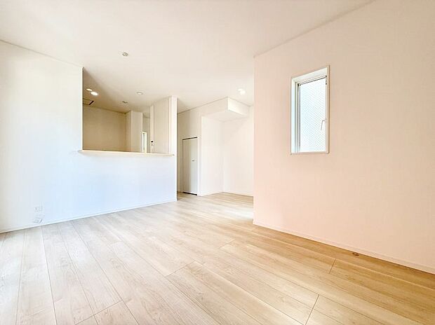 ■自然の光が差し込み、明るい空間が広がります