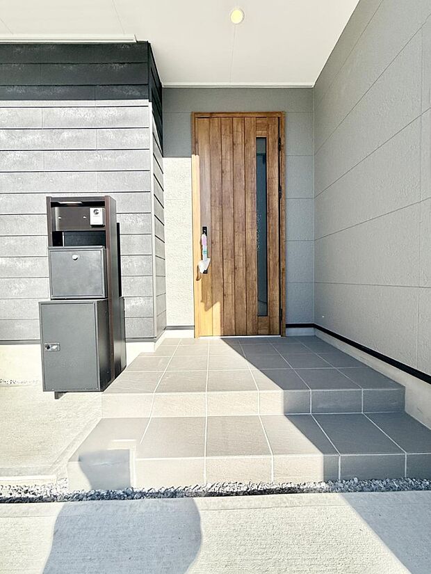 ■ 心地よい暮らしへとつながる、温かい玄関