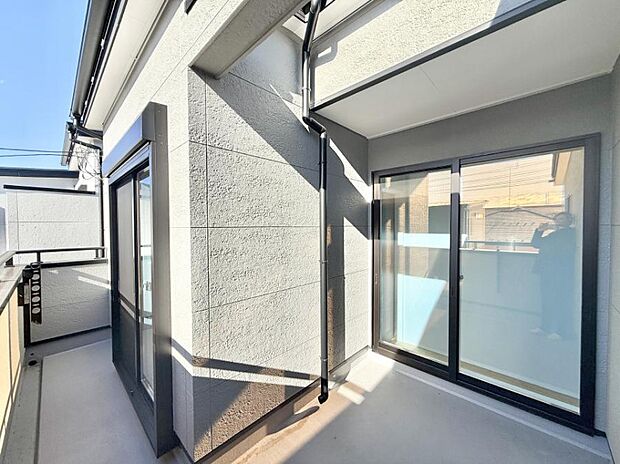 ■ 心地よい風と光を感じる、くつろぎのバルコニー