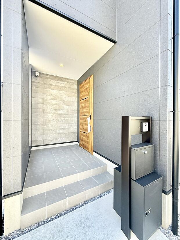 ■ 家族とゲストをやさしく迎える、心温まる玄関