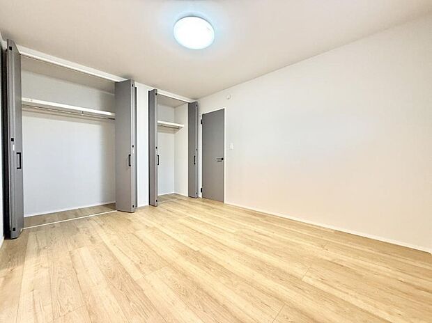 ■広いクローゼット、収納は多い方が嬉しいですね!