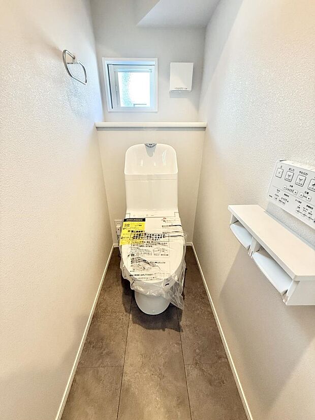 ■明るく清潔感溢れるトイレ