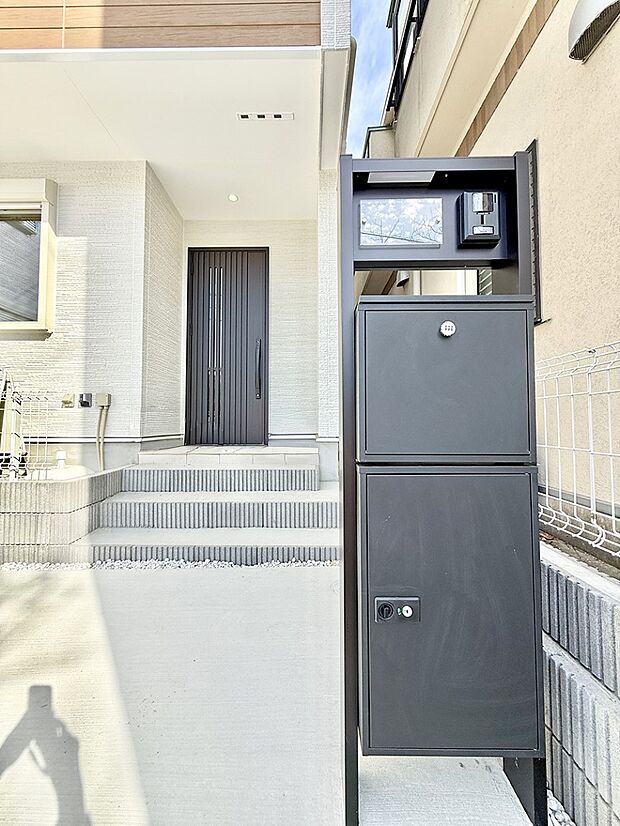 ■ シンプルで美しく、住まいの第一印象を彩る玄関です